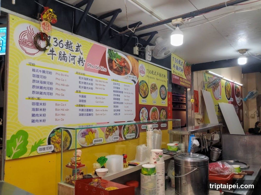 36 Vietnamese Beef Noodle Shop Interior