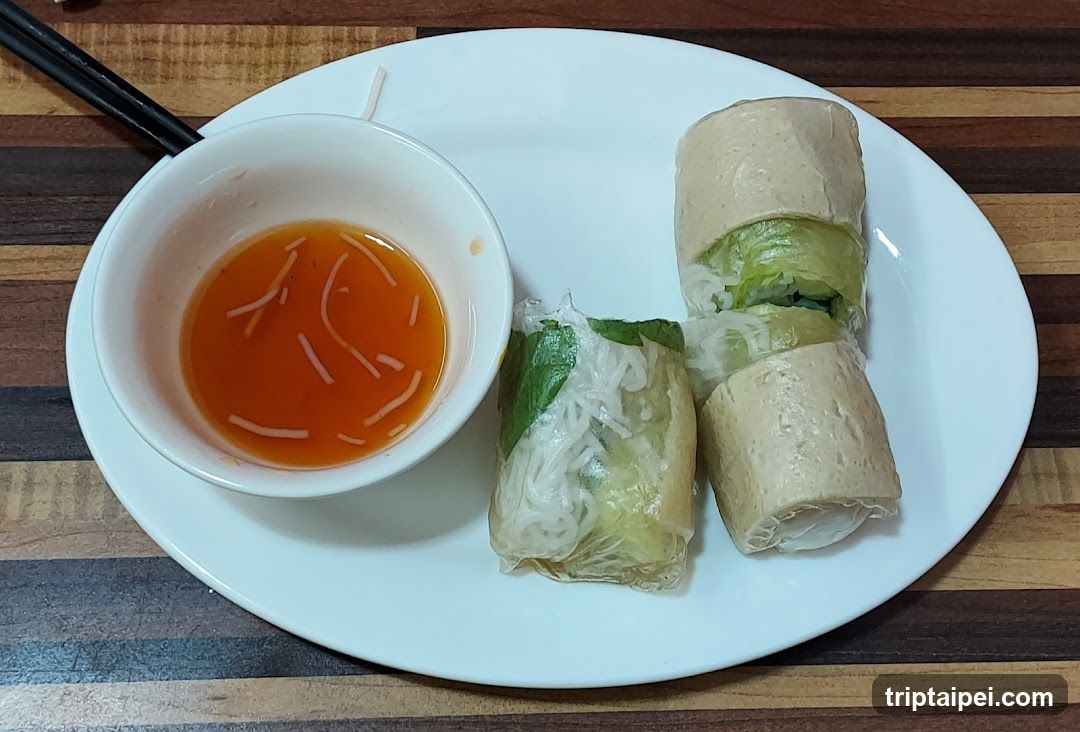 Vietnamese Spring Rolls with Dip