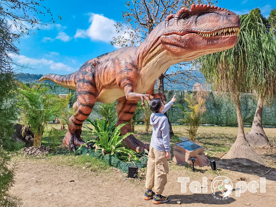 Guandu Dinosaur Park interactive feeding and ride zone with animatronic dinosaurs at Guandu Wharf